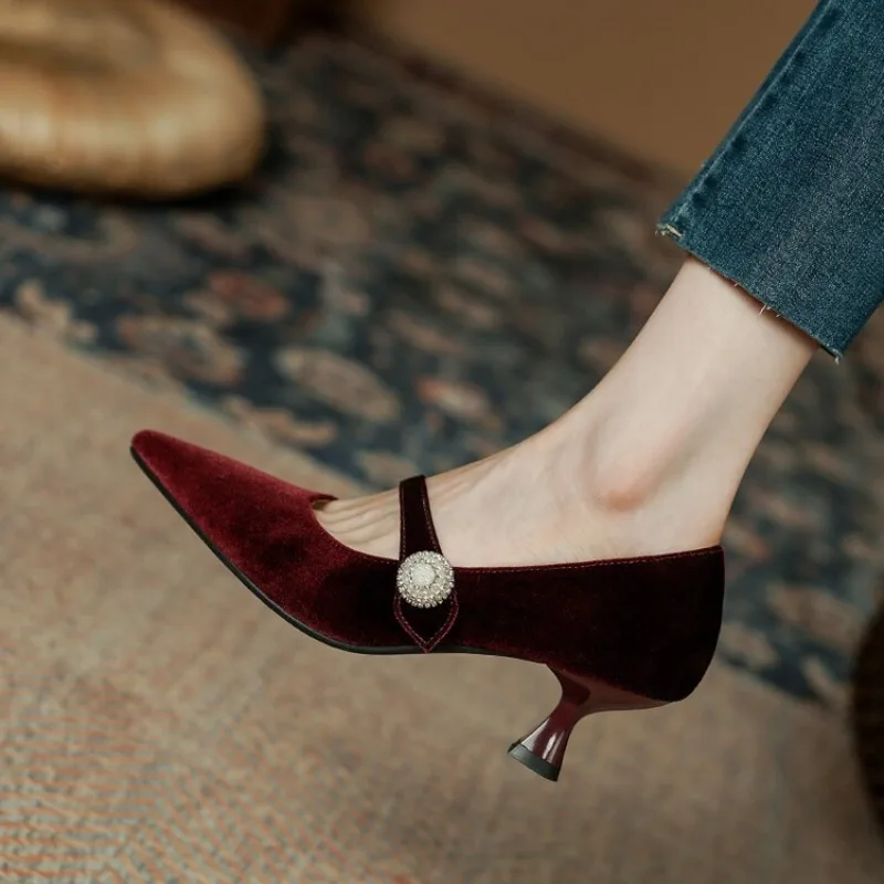 Women Shoes Heels - Czerwone szpilki Mary Jane z ostrym